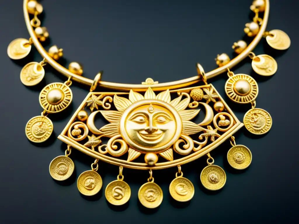 Collar de oro precolombino, símbolos sol, luna, animales