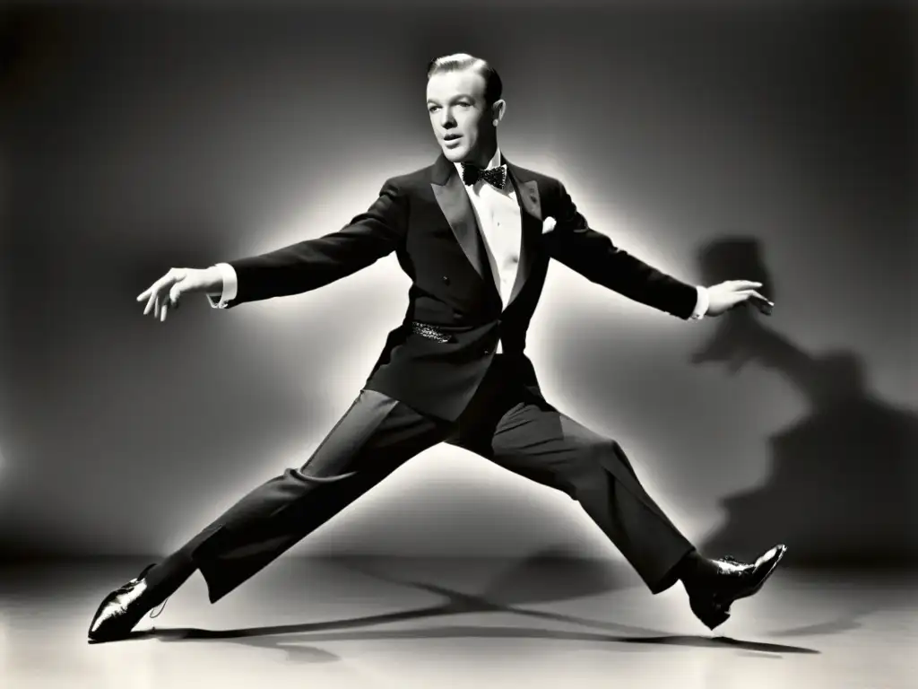 Imagen en blanco y negro de Fred Astaire bailando, destacando su elegancia y la influencia de Fred Astaire en moda masculina