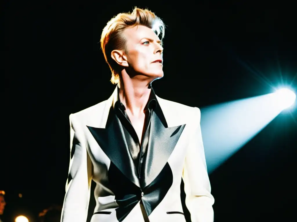 David Bowie irradia impacto cultural en la moda con su estilo vanguardista en el escenario